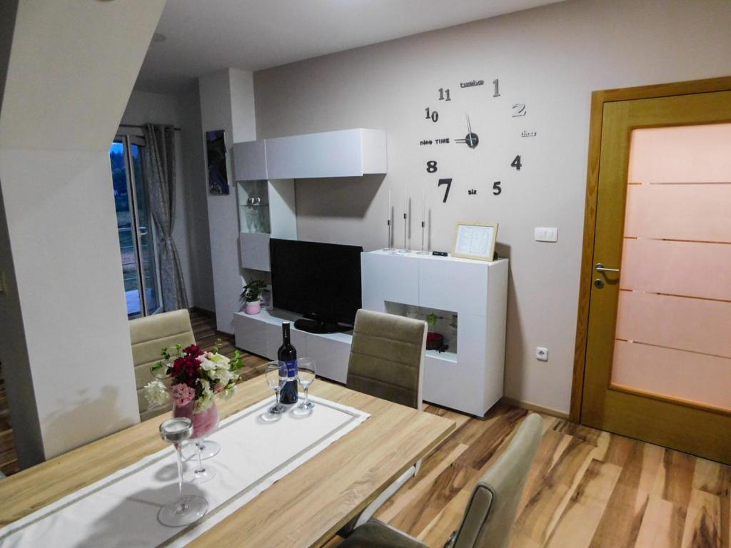 Apartman Lara u Otočcu — Dnevni boravak